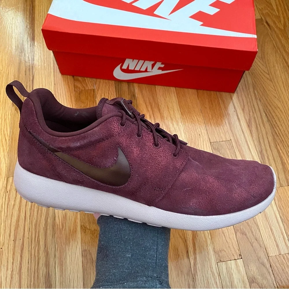 Nike Roshe One PRM Women’s Sneakers